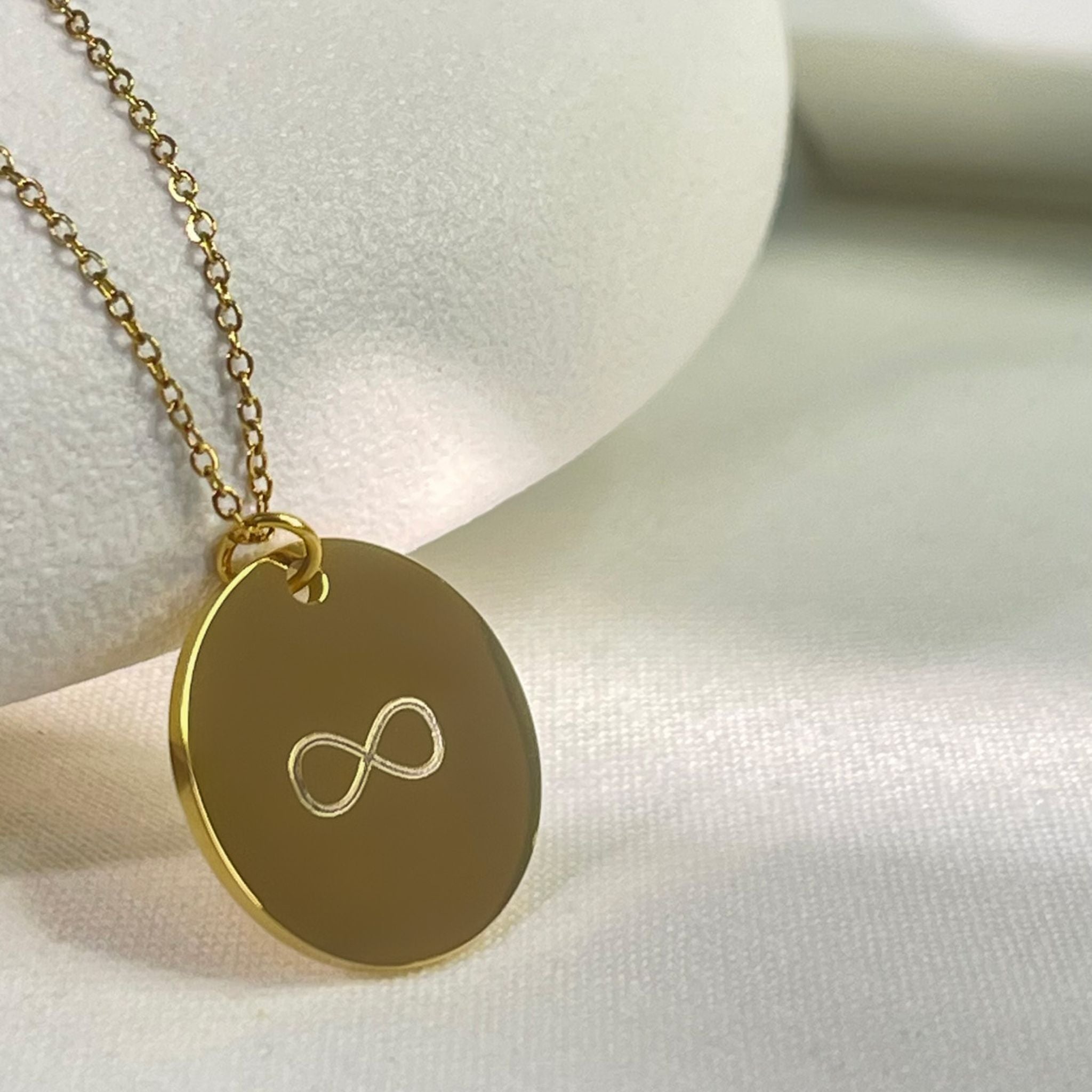 Collar personalizado con frase al frente y nombre y fecha detrás (acero)