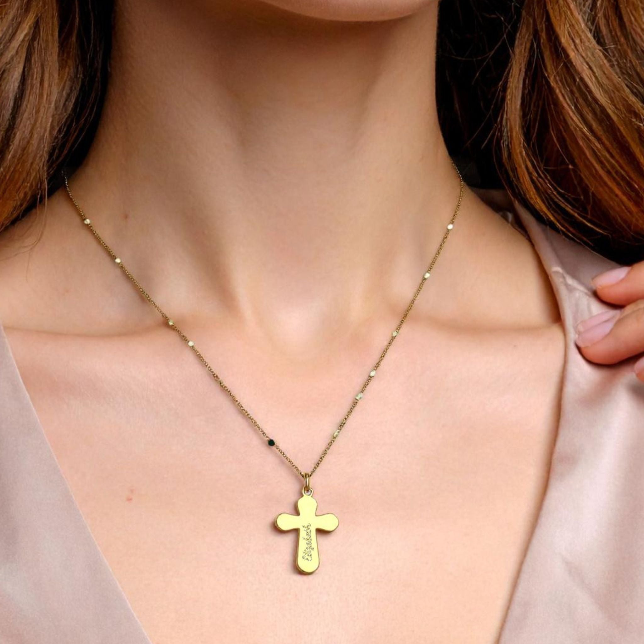 Collar personalizado cruz con nombre grabado en plata con baño de oro 18k