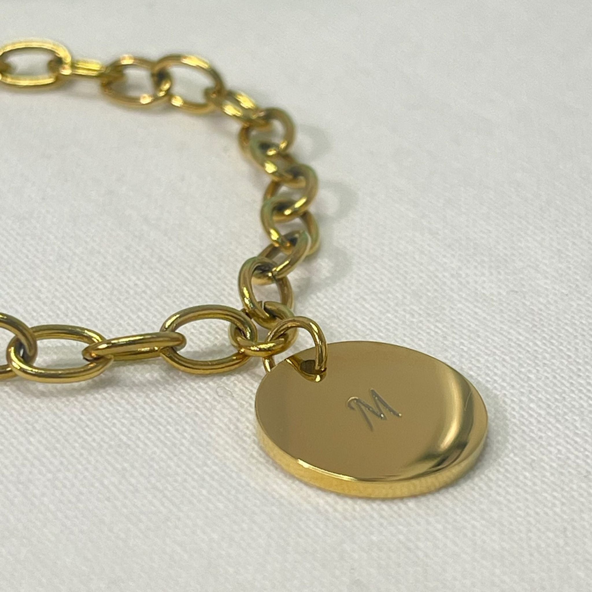 Pulsera personalizada con frase al frente y nombre y fecha detrás (acero)