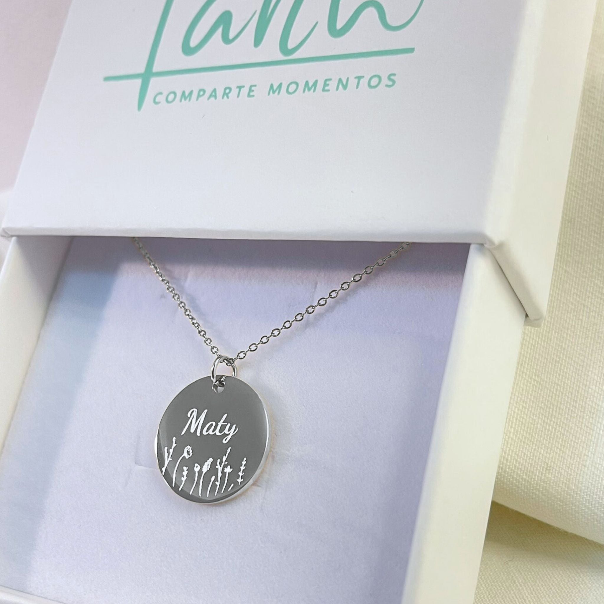 Collar personalizado con nombre y flores grabadas (acero)