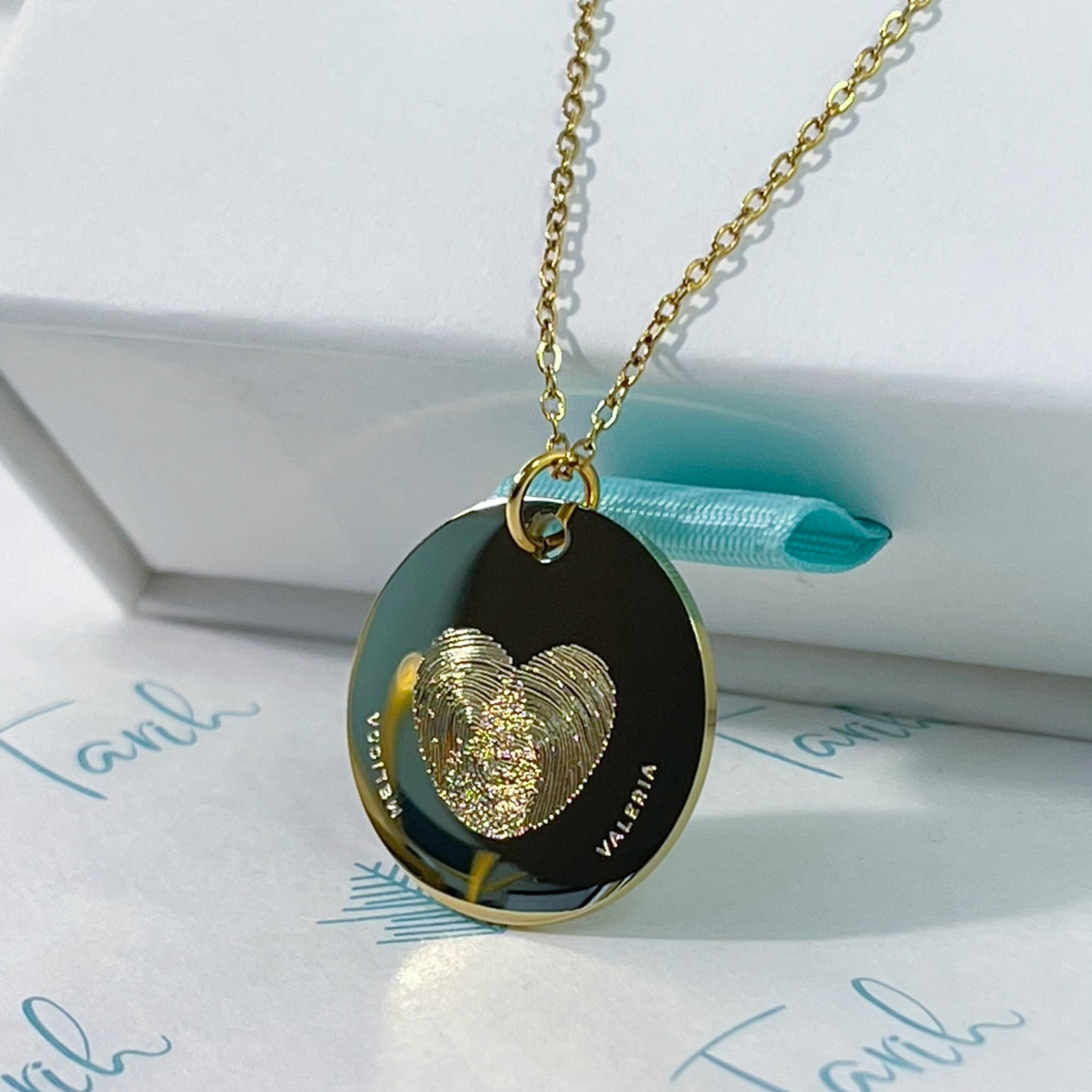 Collar personalizado corazón con dos huellas dactilares y nombres al frente (acero)