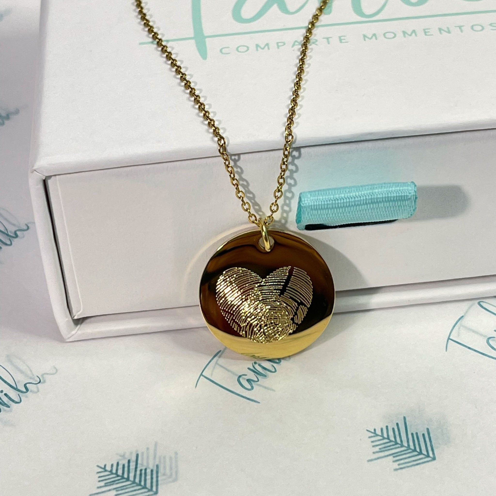 Collar personalizado corazón con dos huellas dactilares y nombres detrás (acero)