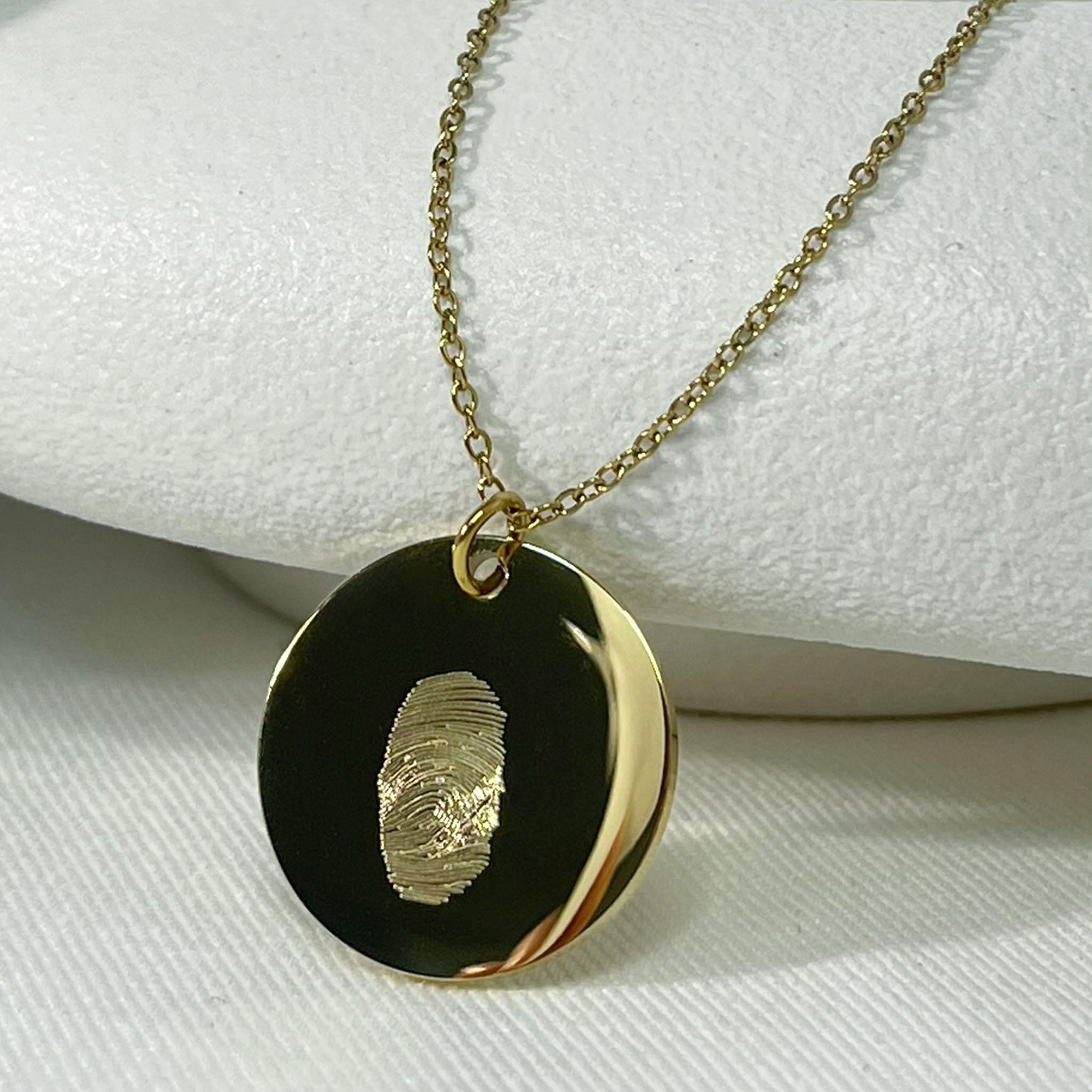 Collar personalizado huella de bebé al frente e inicial y fecha detrás (acero)