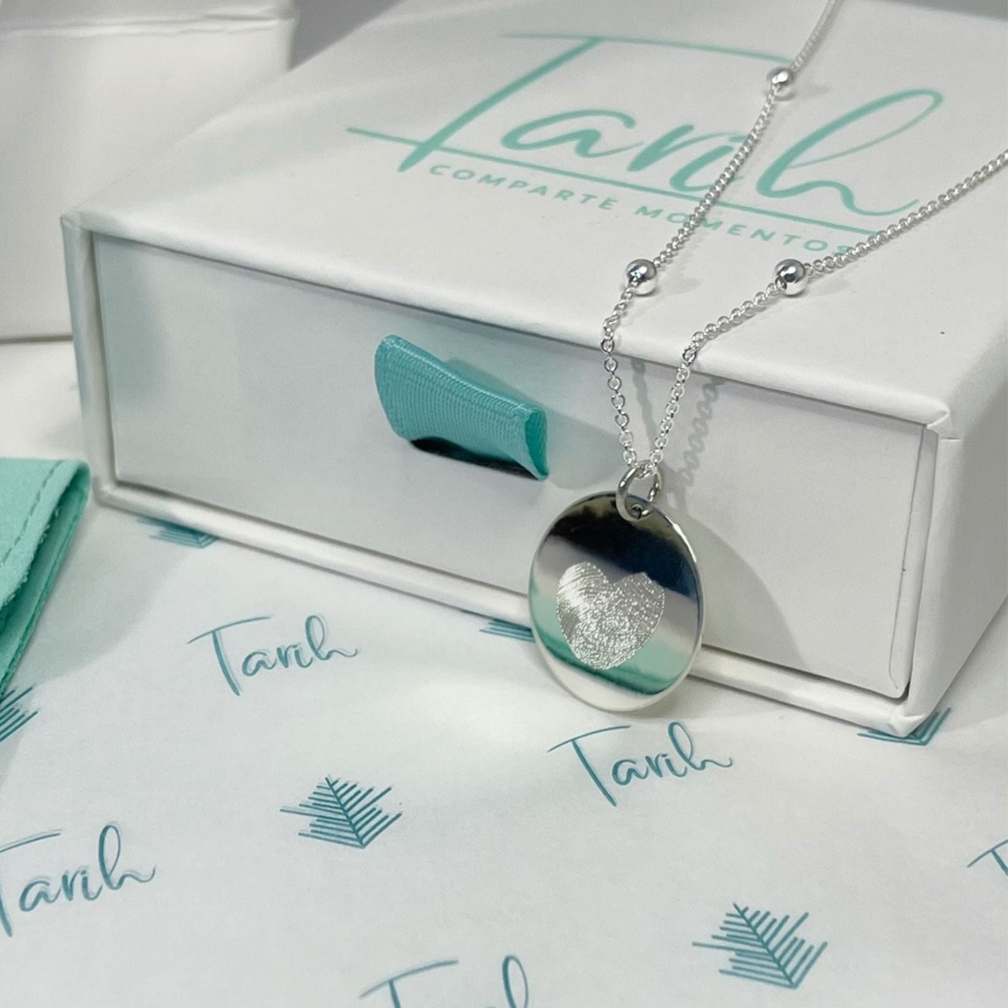 Collar personalizado corazón con dos huellas dactilares y nombres detrás (plata)