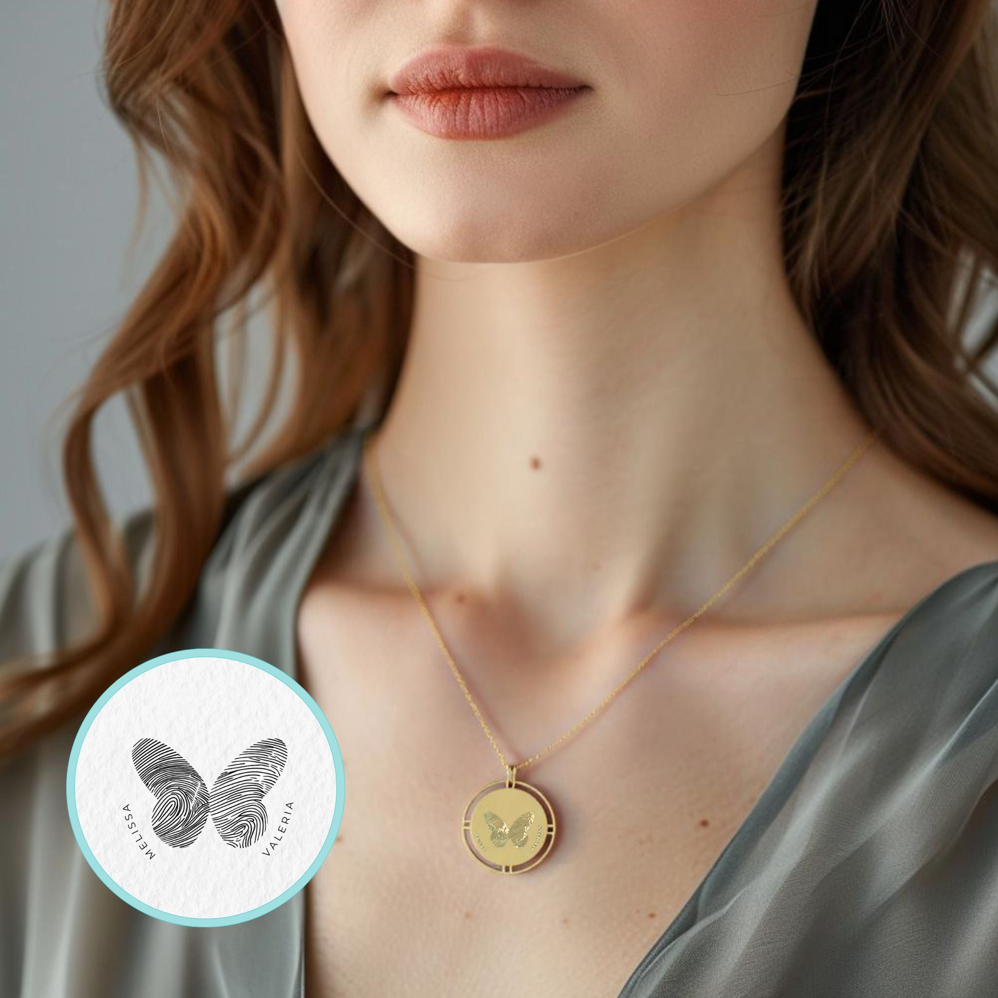 Collar personalizado mariposa con dos huellas dactilares y nombres al frente (plata baño oro 18k)