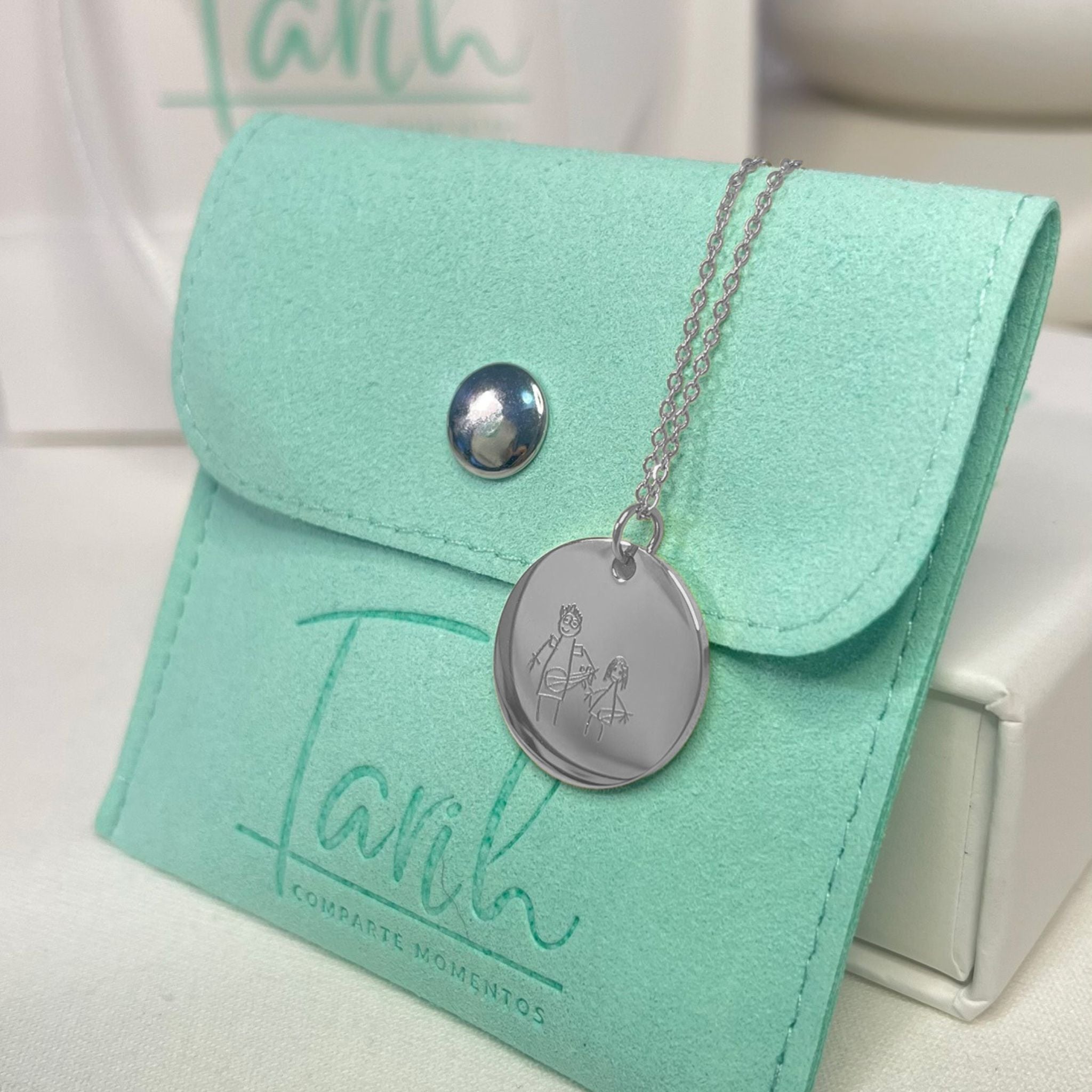 Collar personalizado con dibujo y texto detrás (acero)