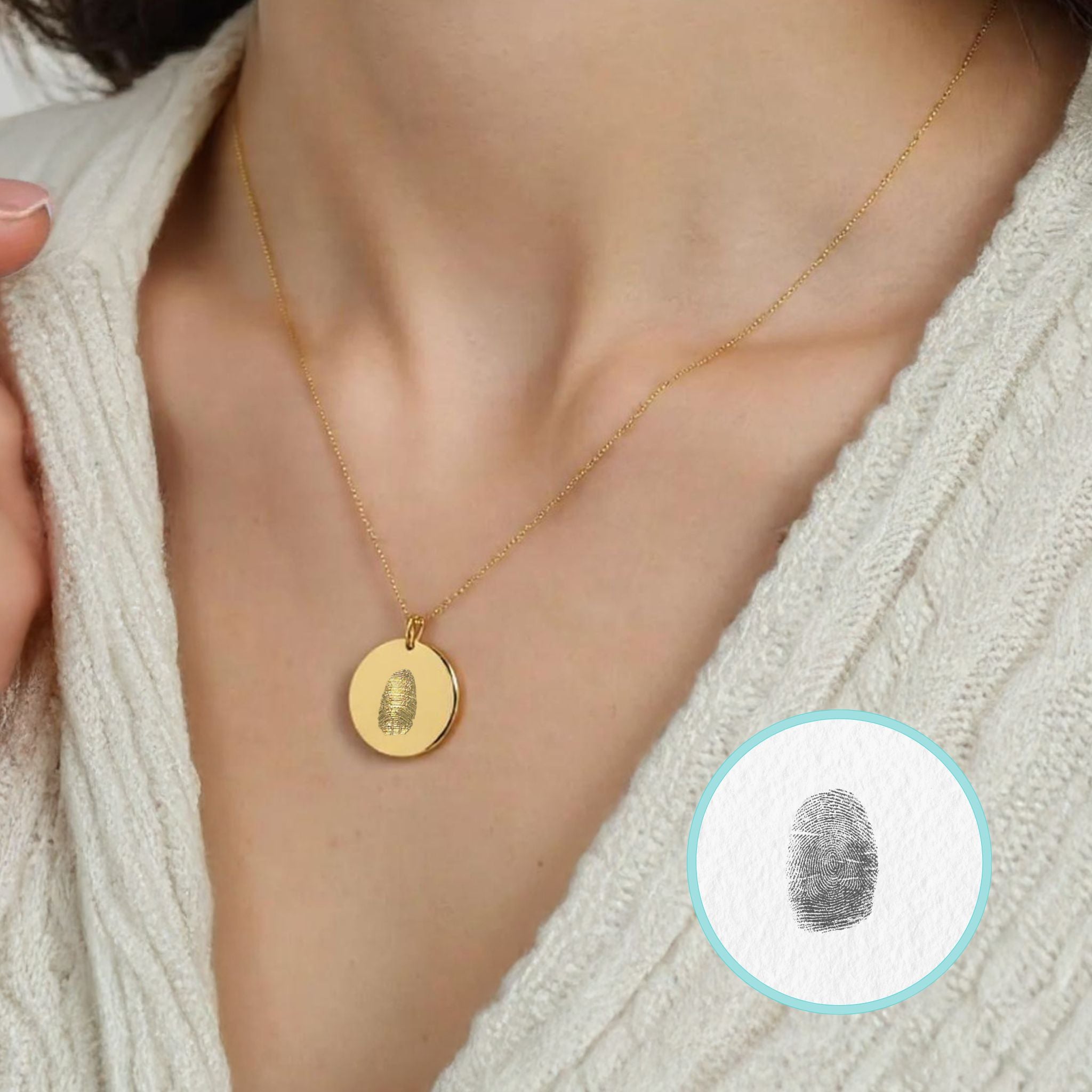 Collar personalizado huella de bebé al frente e inicial y fecha detrás (acero)