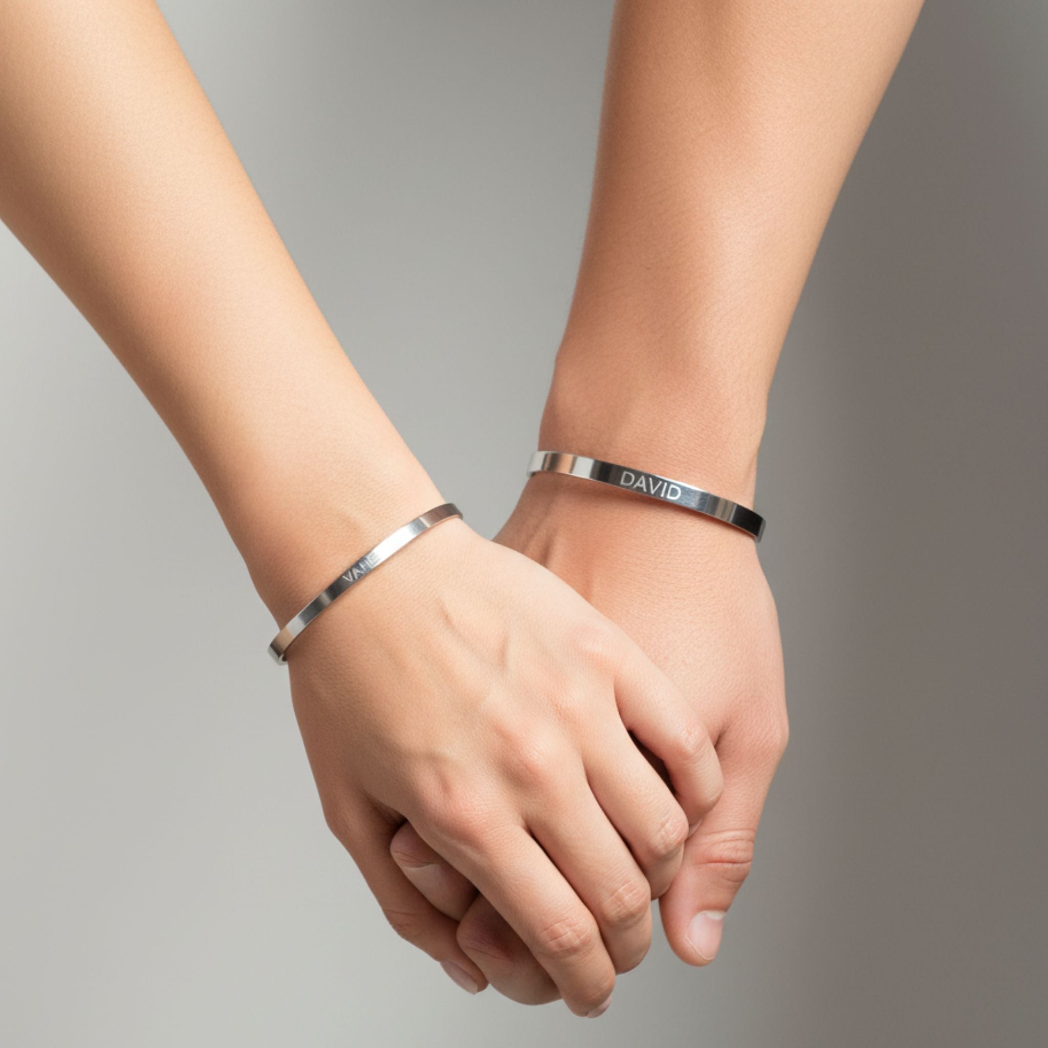 Duo de Brazaletes Personalizados para Pareja (Acero Inoxidable)